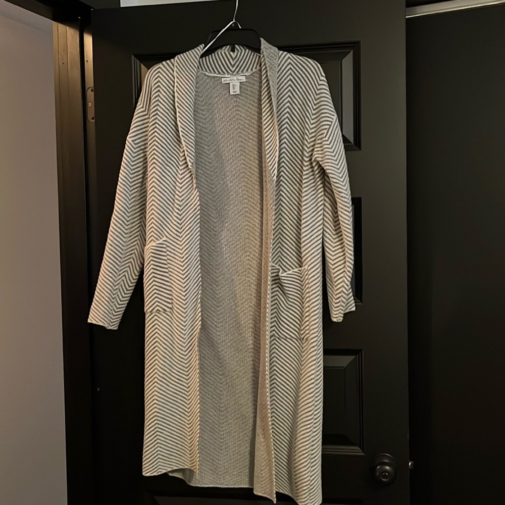 EUC✨ LONDON KAYE women's small gray & white long sleeved open cardigan